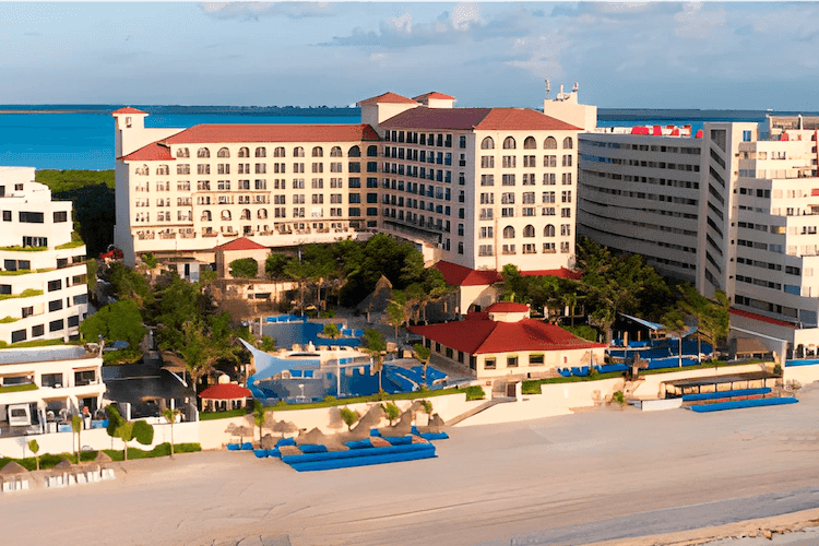 GR Solaris Cancún